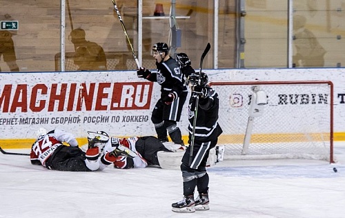 Шестая победа подряд: ХК «Рубин» одолел «Металлург» на домашнем льду