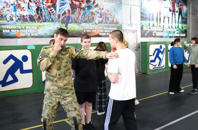 Чемпионы мира по каратэ провели тренировку для тюменских участников программы "Ступени"