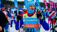 Александр Большунов и Татьяна Сорина победили в лыжном марафоне в Югре