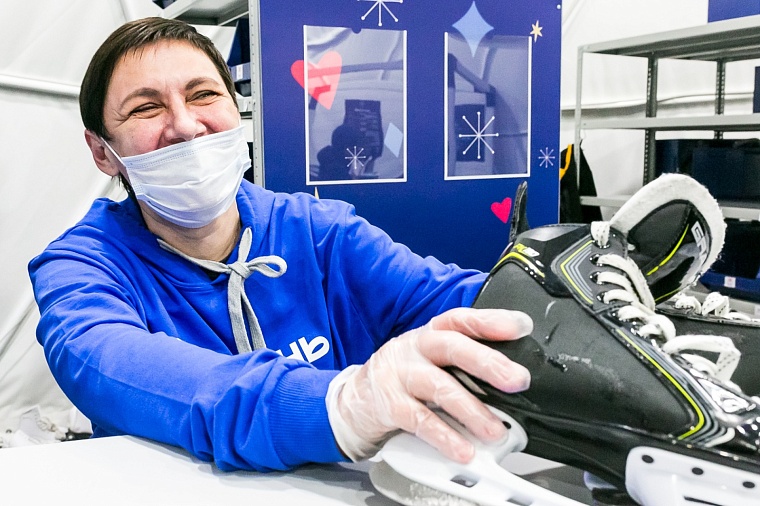 А не сходить ли на каток? Тестируем ледовую площадку у «Конторы пароходства»