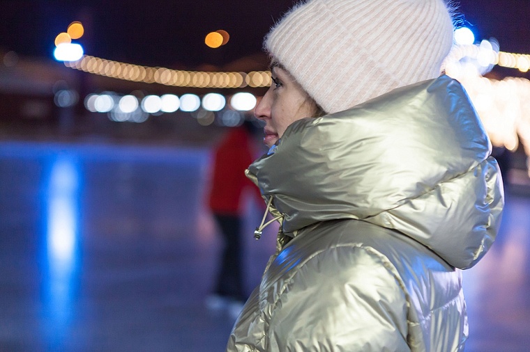 А не сходить ли на каток? Тестируем ледовую площадку у «Конторы пароходства»