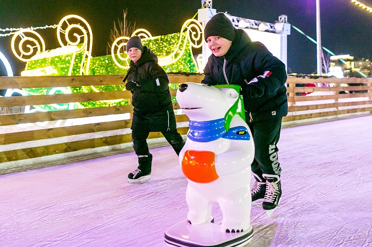 А не сходить ли на каток? Тестируем ледовую площадку у «Конторы пароходства»