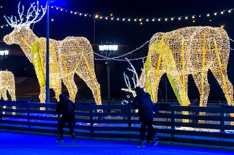 А не сходить ли на каток? Тестируем ледовую площадку у «Конторы пароходства»