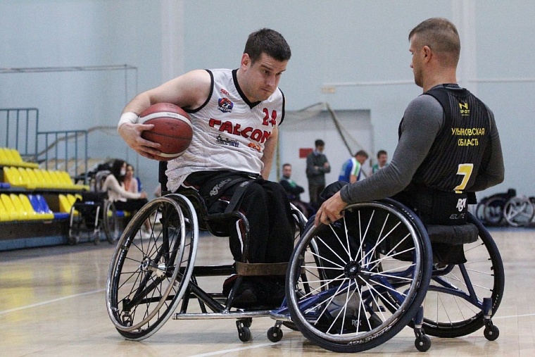 Тюменские спортсмены участвуют в чемпионате России по баскетболу на колясках
