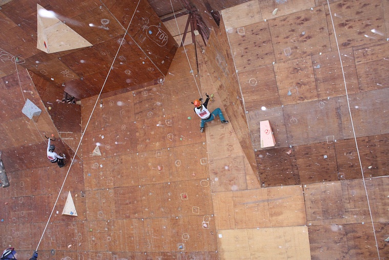 Лучших ледолазов России определили в Тюмени