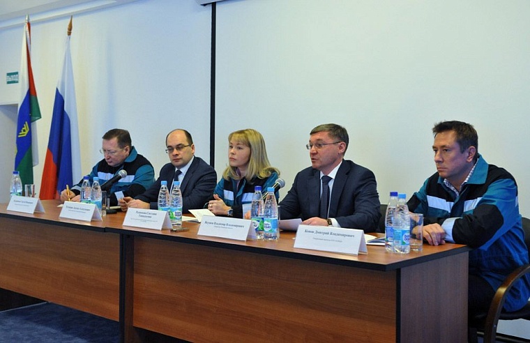 В основание «ЗапСибНефтеХима» забили первую сваю