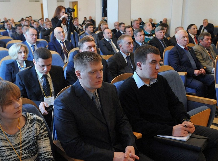 В основание «ЗапСибНефтеХима» забили первую сваю