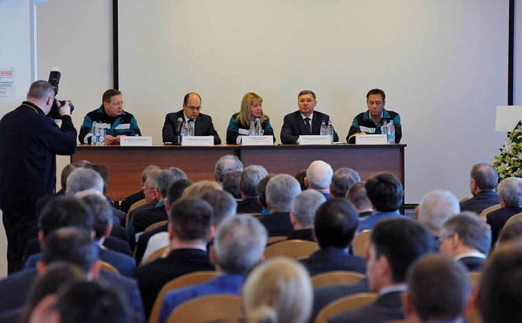 В основание «ЗапСибНефтеХима» забили первую сваю