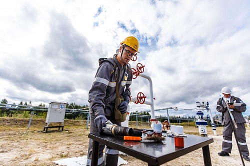 На Кальчинском месторождении Уватнефтегаза назвали имена лучших в нефтяной профессии