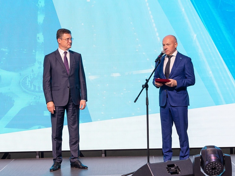 Орден генеральному директору ООО «Газпром добыча Уренгой» Александру Корякину вручил заместитель Председателя Правительства Российской Федерации Александр Новак
