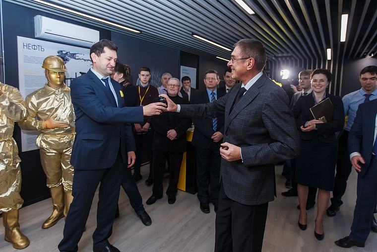 Уникальный музей достижений нефтяников открыли в Тюмени