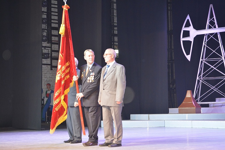 Крупнейшее нефтегазодобывающее предприятие XX века отметило 50 лет