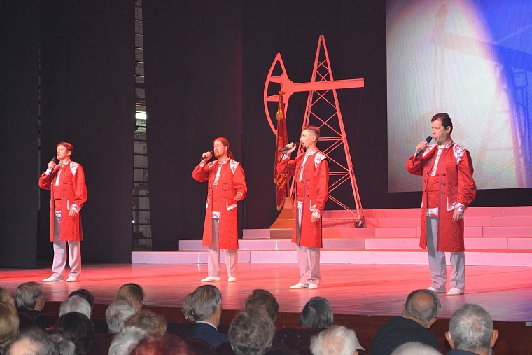 Крупнейшее нефтегазодобывающее предприятие XX века отметило 50 лет