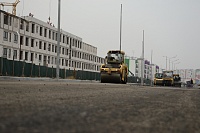 Центральные улицы Тюмени избавляют от колейности методом фрезерования