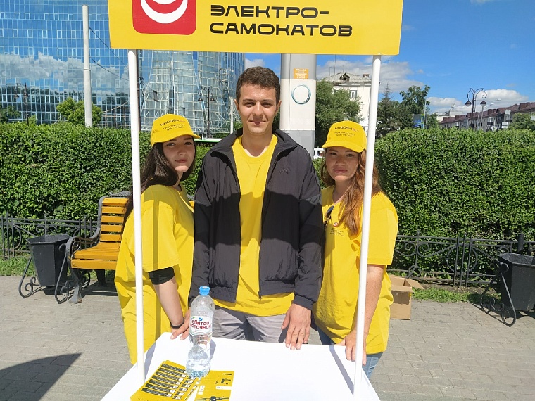 Никита с очаровательными помощницами