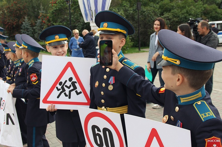 Тюменских водителей призвали снизить скорость в населенных пунктах