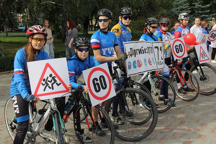 Тюменских водителей призвали снизить скорость в населенных пунктах