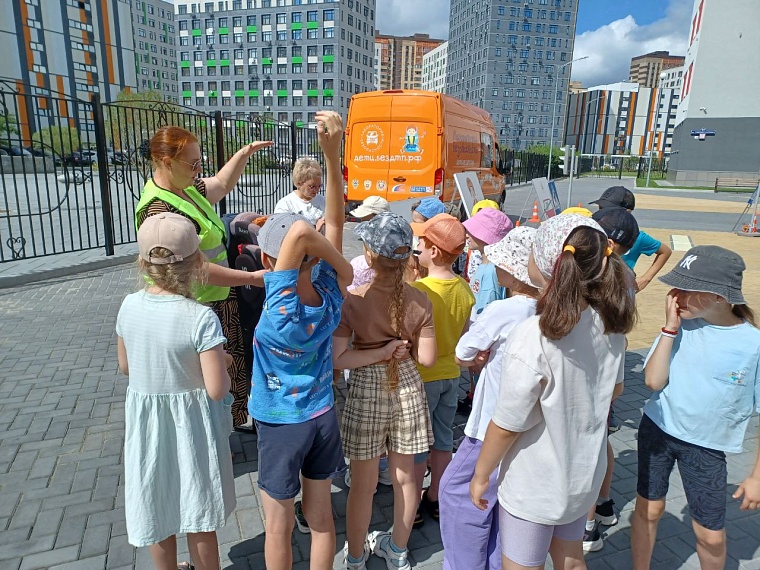 В тюменской «Лаборатории безопасности» детей учат избегать ДТП