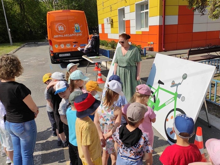 В тюменской «Лаборатории безопасности» детей учат избегать ДТП