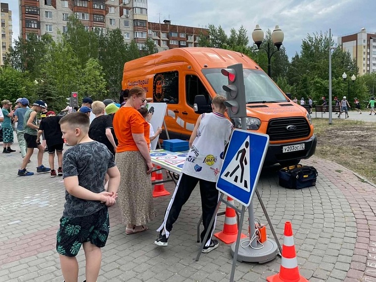 В тюменской «Лаборатории безопасности» детей учат избегать ДТП