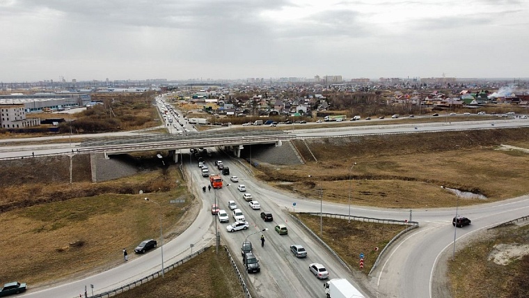 Из Тюмени по Велижанскому тракту машины выпускают партиями