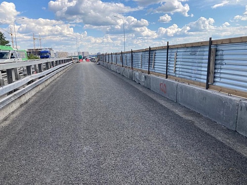 Дороги Тюмени: на путепроводе в районе Авторемонтной перекроют новую полосу, на 50 лет Октября исключат одну остановку