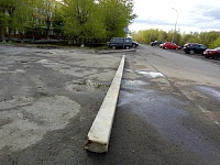 В Рощино бесплатные места для парковки перегородили бетонными блоками