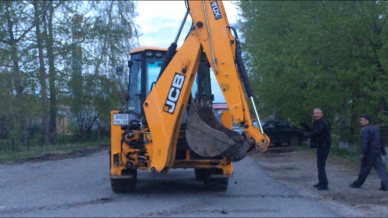 В Рощино бесплатные места для парковки перегородили бетонными блоками