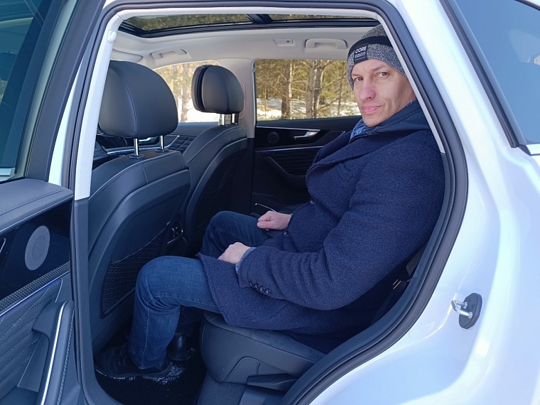 HONGQI HS5: добро пожаловать в бизнес-класс!