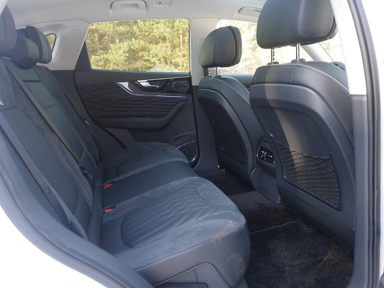 HONGQI HS5: добро пожаловать в бизнес-класс!