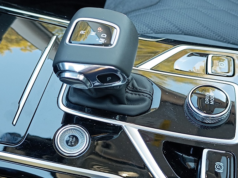 HONGQI HS5: добро пожаловать в бизнес-класс!