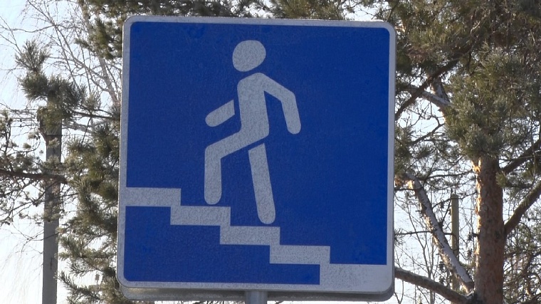 На тюменской трассе открыли два надземных пешеходных перехода