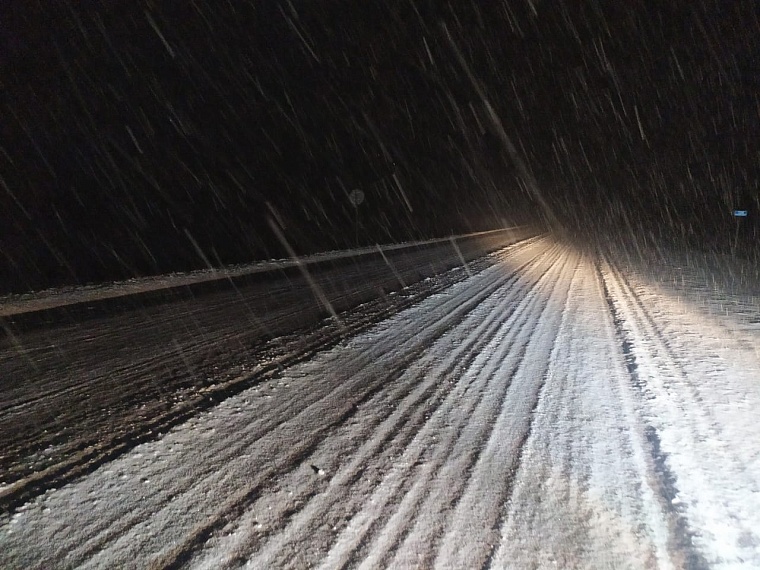 Тюменских водителей призывают отказаться от поездок в Курган