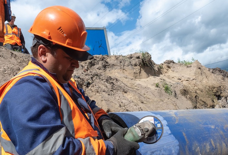 В центре Тюмени меняют коллектор, дорогу перекрыли на месяц