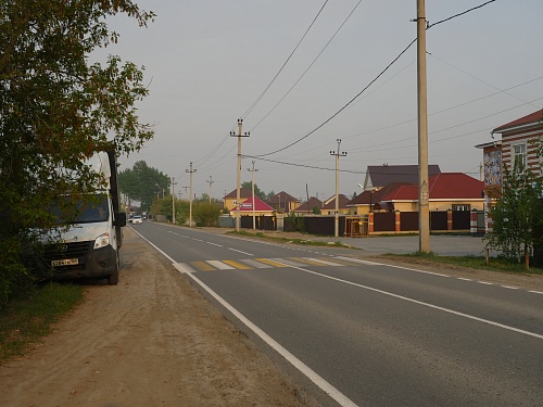 Дорожные ловушки: на улице Усадебной тюменцы сами нанесли разметку дорожного перехода