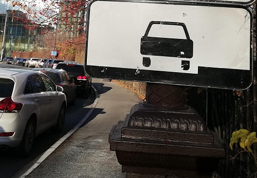 Бдительные тюменцы сообщили о брошенном грузовике