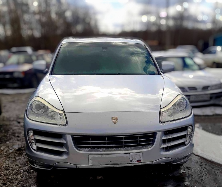 Из Тобольска конфискованные за пьяную езду «Порше» и «Ниссан Альмера» отправили на СВО