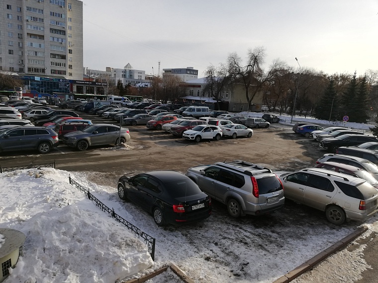 В праздничные выходные платные парковки Тюмени будут работать бесплатно