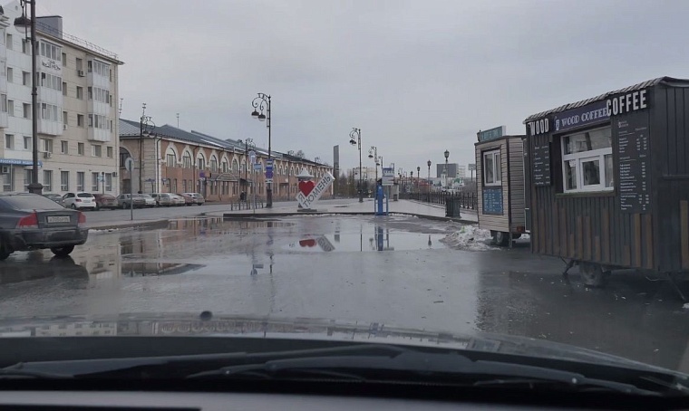 Парковка у моста Влюбленных: неудобно платить