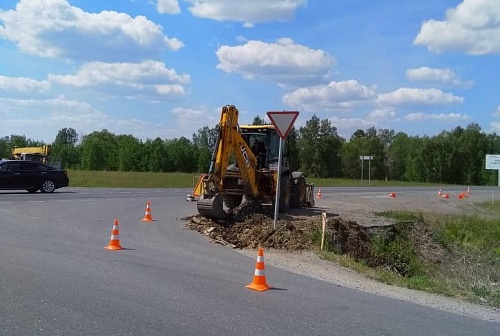 На трассе у въезда в село Луговое появятся остановки и светофор
