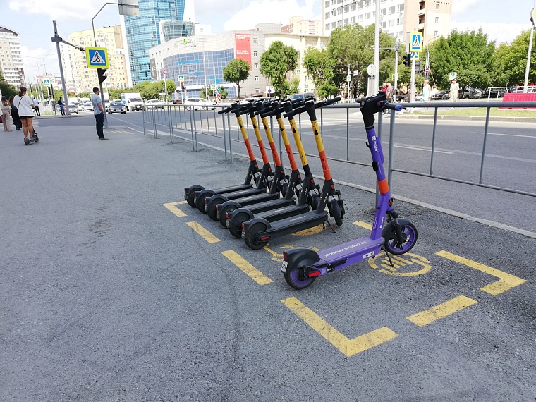 В Тюмени прокатчики электросамокатов заблокировали 550 аккаунтов злостных нарушителей