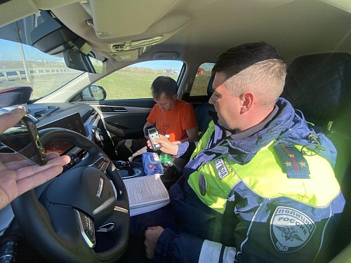 На участке с реверсивным движением в Абатском задержали пьяного дальнобойщика