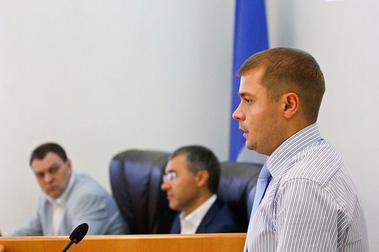 Депутаты гордумы требуют, чтобы дороги держались дольше четырех лет