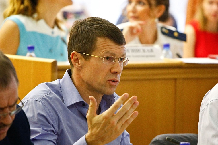 Депутаты гордумы требуют, чтобы дороги держались дольше четырех лет