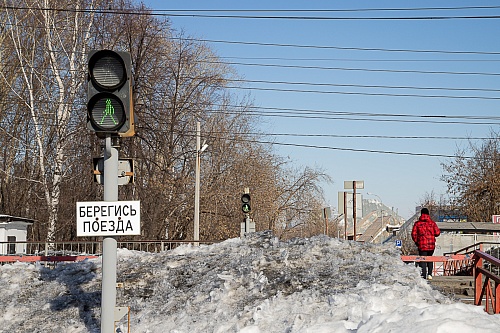 В Тюмени пешеходный мост через железную дорогу оборудуют для инвалидов по требованию прокуратуры