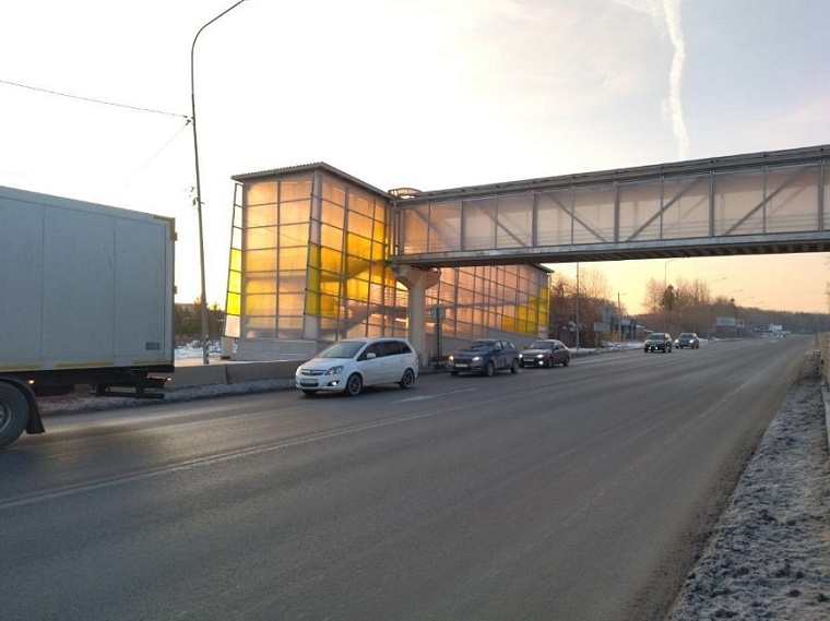 На Червишевском тракте в деревне Патрушева открыли надземный пешеходный переход