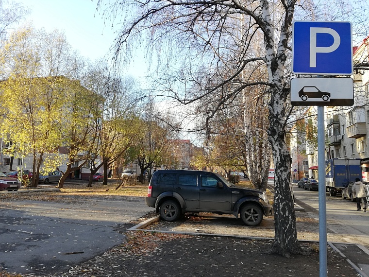 Из Тюмени эвакуировали тысячи брошенных автомобилей: куда о них сообщить