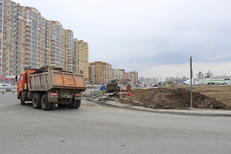 1 августа на развязке улицы Мельникайте и Обхода Тюмени откроют дополнительный съезд