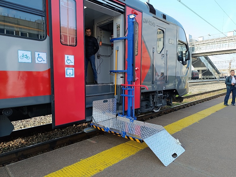 Новая тюменская электричка разгоняется до 120 километров в час