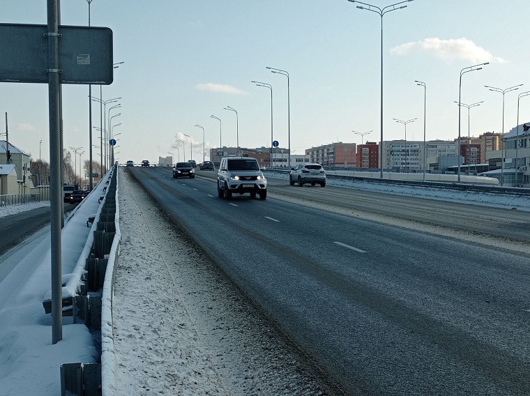 В Тюмени внедряют новую технологию по борьбе с гололедом на мостах